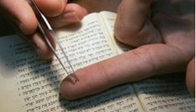 biblia cabeça tamanho alfinete israel escrituras nanotecnologia microscópio terra santa