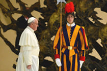 o papa francisco e o sanduiche de presunto ordem franciscana irmas clarissas www.cantodapaz.com.br Canto da Paz Jesus Cristo Igreja Catolica Papa Francisco