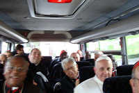 papa-francisco-onibus-cardeais