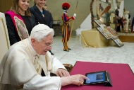 papa bento XVI twitter internet ipad apple mensagem vaticano ordem franciscana irmas clarissas canto da paz